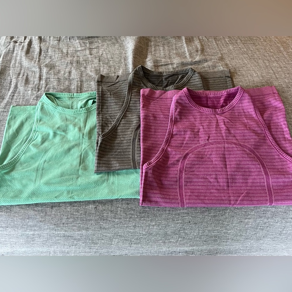 3 high neck Lululemon swiftly tech tanks! All size 4